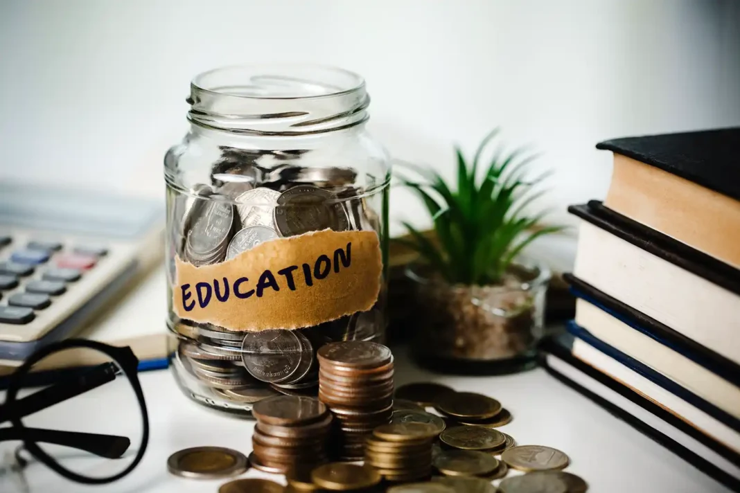 Smart savings for your education. Photo vecteezy-medium Smart savings for your education. Photo vecteezy-medium