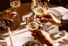 The Rise of Sparkling Tea in the UAE’s Top Hotels Single-origin sparkling tea served in fine crystal redefines the celebratory ritual within the UAE’s most distinguished hotels.