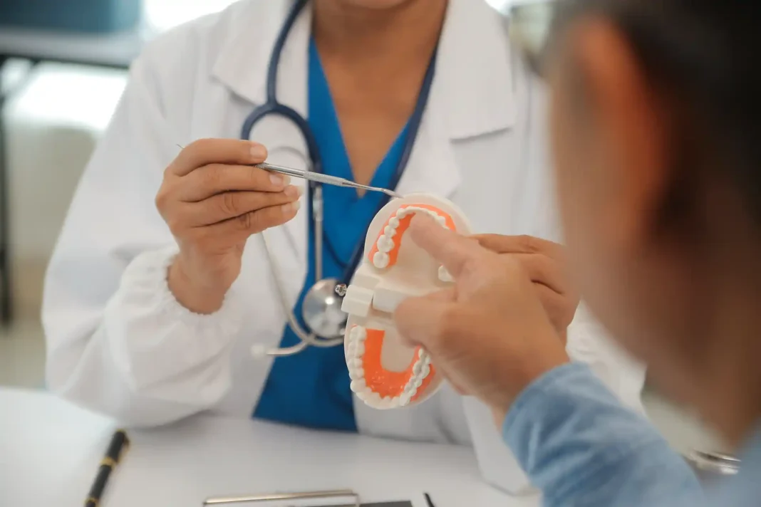 dentist talking about Oral Appliance Therapy with his patient. Photo vecteezy-medium dentist talking about Oral Appliance Therapy with his patient. Photo vecteezy-medium