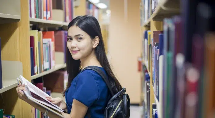 How Long of a Break Do Students Usually Take Between Undergrad and Grad School? A University student. Photo vecteezy-medium