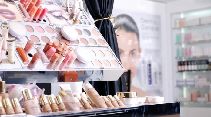 How Do Cosmetics Store Fixtures Influence Beauty Retail Success? Cosmetic Store with beautiful products for you. Photo vecteezy-medium