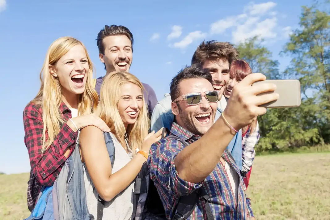 Making your next group trip extra memorable. Photo vecteezy-medium Making your next group trip extra memorable. Photo vecteezy-medium