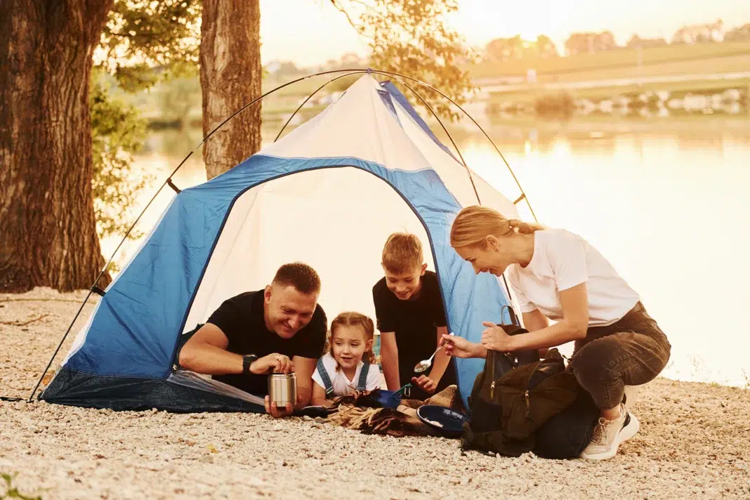 Must Haves when camping with kids. Photo vecteezy-medium Must Haves when camping with kids. Photo vecteezy-medium