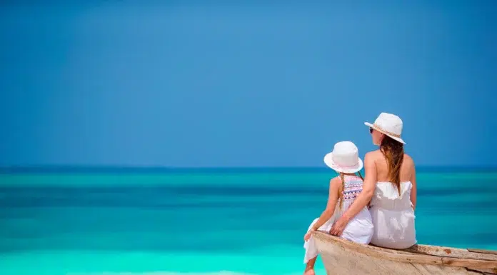 Planning a Mother’s Day surprise with a touch of luxury Planning a Mother's Day surprise at a perfect luxury destination. Vecteezy-medium
