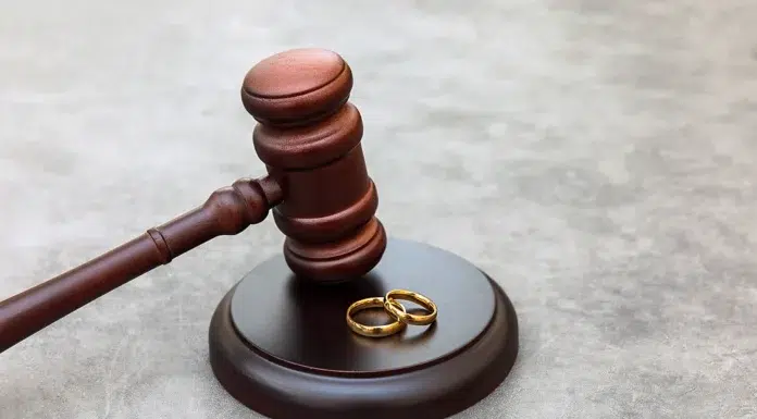 Simplifying Divorce: How the Right Family Law Attorney in San Antonio Can Make a Difference Simplifying divorce. Vecteezy-medium