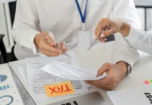 Legal Services to Navigate Complex Tax Disputes with Expert Lawyers Tax Disputes with Expert Lawyers. Vecteezy-medium