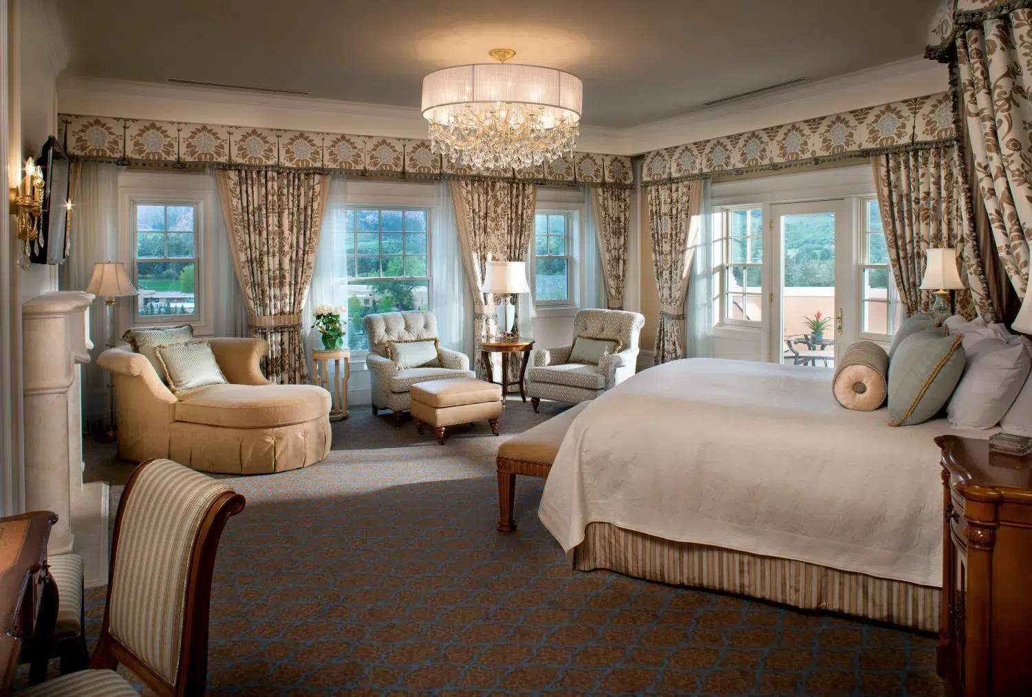 BROADMOOR LUXURIOUS BEDROOM BROADMOOR LUXURIOUS BEDROOM