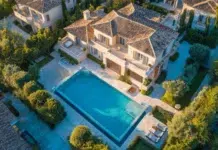 The Renaissance of Luxury Travel: Why Private Villas are Redefining the Elite Escape Elite Escape to Private Villas. Vecteezy-medium