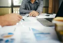 How Feasibility Studies Help Reduce Business Risk Feasibility Studies helping reduce business risks. Vecteezy-medium