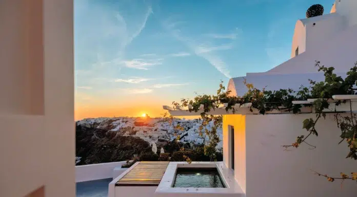 IKIES Santorini, Redefining Boutique Hospitality in Oia IKIES Santorini luxury Boutique views