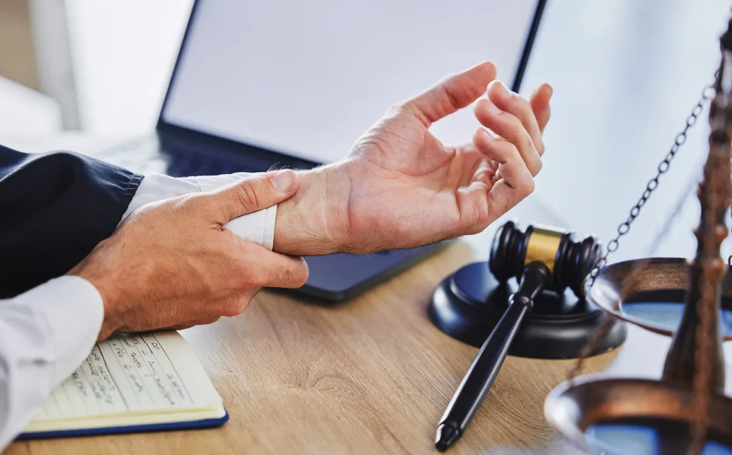 Personal injury attorney with an injured client. Vecteezy-medium Personal injury attorney with an injured client. Vecteezy-medium