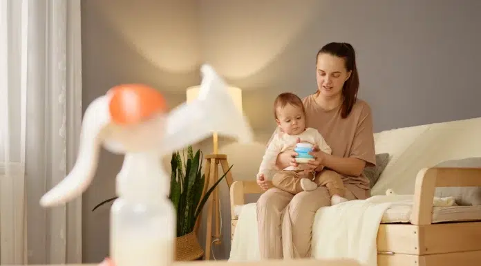 Find the Best Hands-Free Breast Pump for Busy New Moms Best Hands-Free Breast Pump for busy new moms. Vecteezy-medium