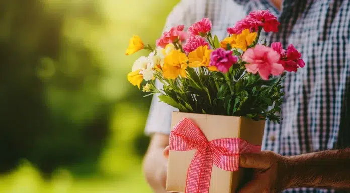 Saying Thank You the British Way: Etiquette for Gifting Flowers in London Etique of Gifting Flowers in London. Vecteezy-medium