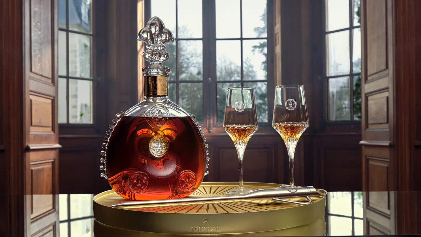 LOUIS XIII CLASSIC DECANTER WITH GLASSWARE LOUIS XIII CLASSIC DECANTER WITH GLASSWARE