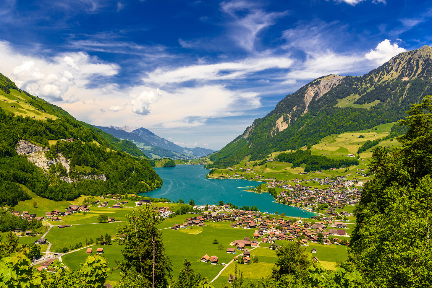 Lake Lungern, switzerland. Vecteezy-medium Lake Lungern, switzerland. Vecteezy-medium