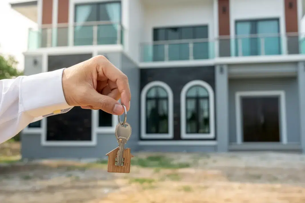 Person holding Silver Key with Clear Gemstone. Vecteezy-medium Person holding Silver Key with Clear Gemstone. Vecteezy-medium