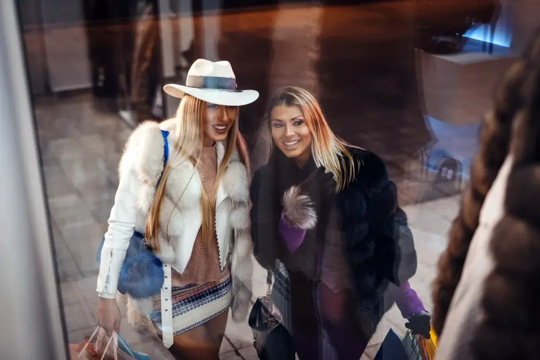 Two fashion shoppers heading for the Gucci clearance sales. Vecteezy-medium Two fashion shoppers heading for the Gucci clearance sales. Vecteezy-medium