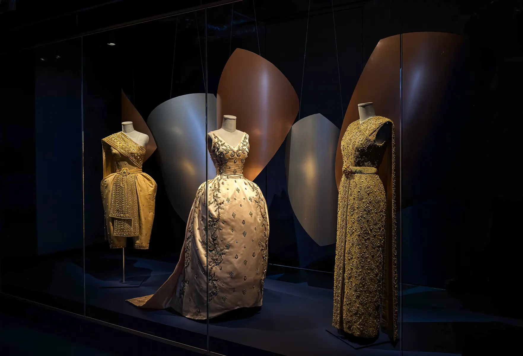 La Mode en Majeste Haute Couture, Expo Au Museum des Arts decoratifs La Mode en Majeste Haute Couture, Expo Au Museum des Arts decoratifs
