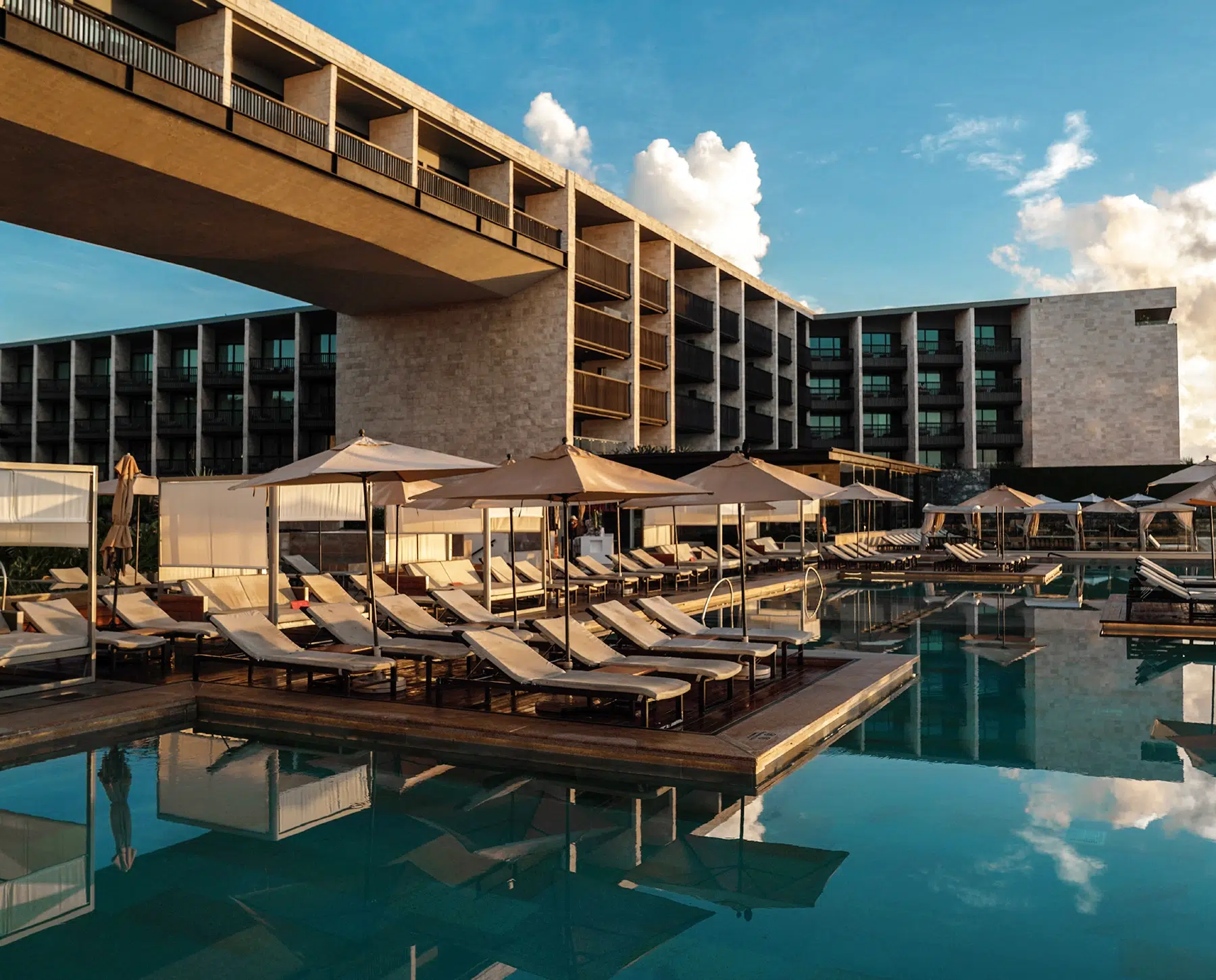 Devossion Live Aqua Hotel Outdoor Pool Deck Chairs Devossion Live Aqua Hotel Outdoor Pool Deck Chairs