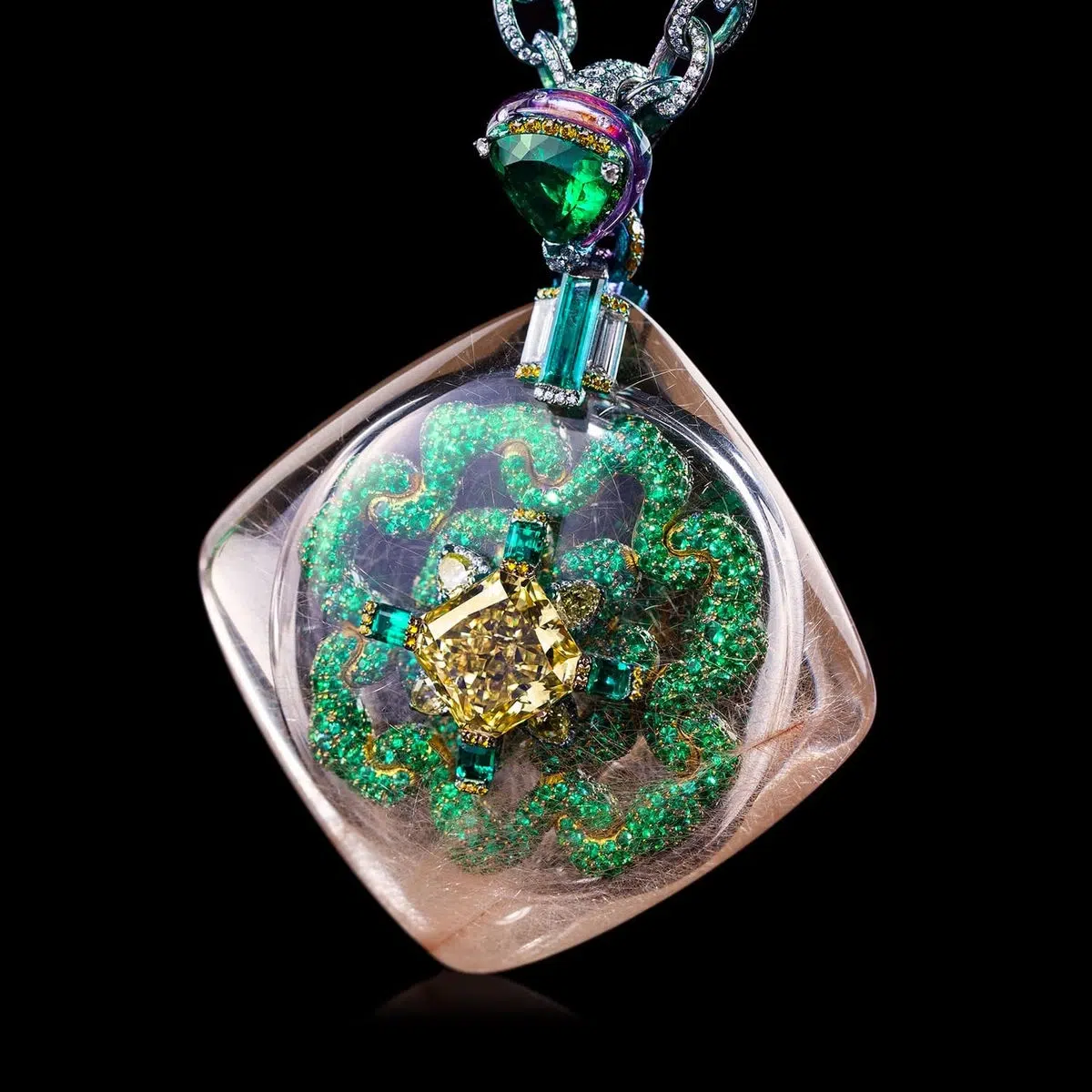 Secret Abyss demonstrates Wallace Chan’s ability to create extraordinary depth and illusion within transparent gemstone forms. Courtesy of Wallace Chan. Wallace Chan Secret Abyss pendant with yellow diamond and green gemstones