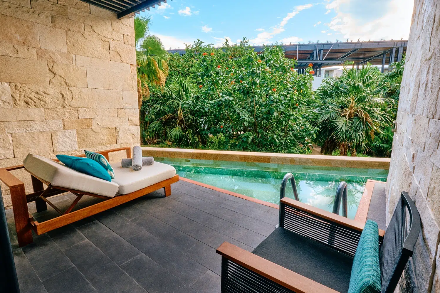 Swim Up Suite Pool at Devossion Live Aqua Swim Up Suite Pool at Devossion Live Aqua