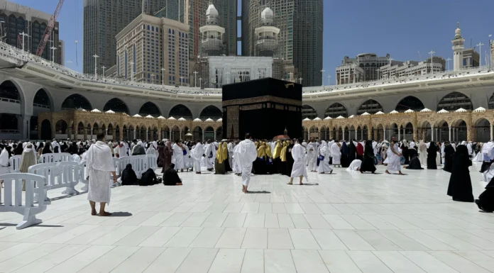 How Families Can Turn the Easter Break into a Meaningful Umrah Experience Umrah Experience. Vecteezy-medium