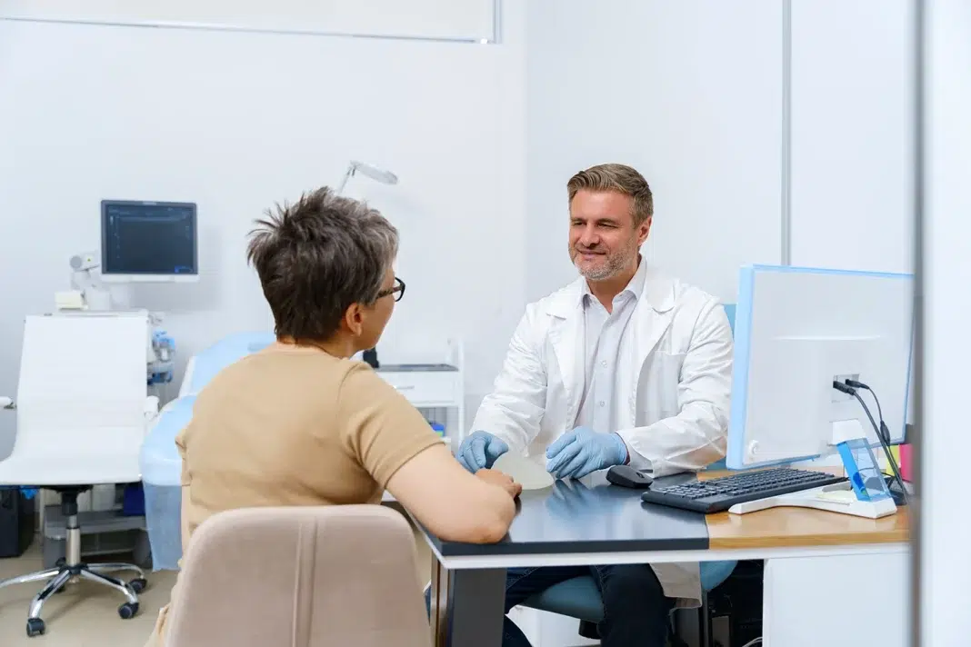 Choosing the best plastic surgeon with safety and communication. Vecteezy-medium Choosing the best plastic surgeon with safety and communication. Vecteezy-medium