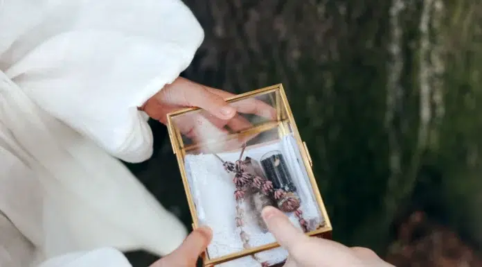 More Than a Gift – Choosing a Keepsake They’ll Treasure Giving a Keepsake They'll Treasure. Photo by RonLach via pexels