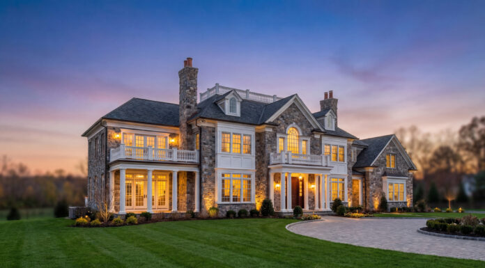 What Market Data reveals about Luxury Home Auctions and where the upper tier is heading Luxury Home Auction. Vecteezy-medium