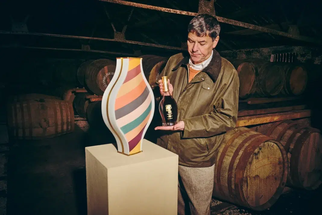 Dr. Bill Lumsden with Glenmorangie 50 Years Old and porcelain presentation vessel Dr. Bill Lumsden with Glenmorangie 50 Years Old and porcelain presentation vessel