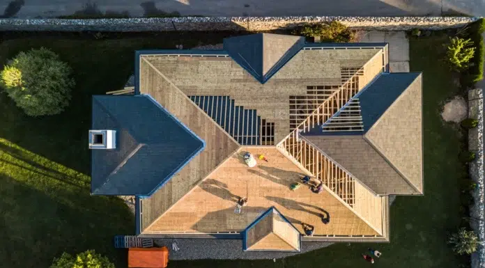 How to Choose the Perfect Roof for Your Luxury Home Roof replacement for your home. Vecteezy-medium