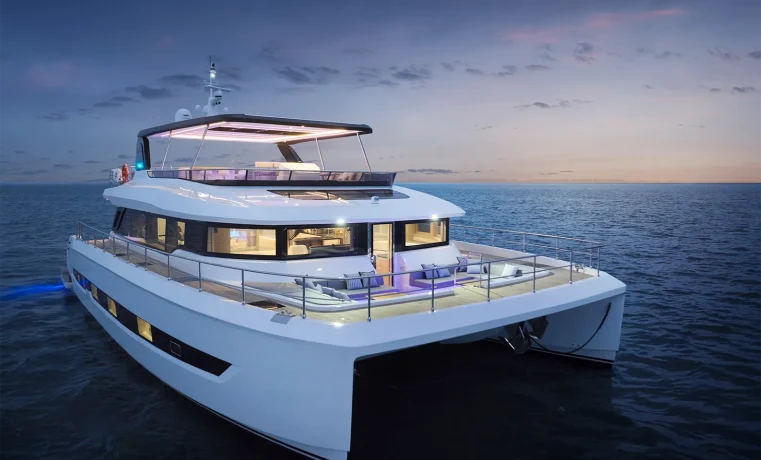 Vista 75 exterior of HeySea Yacht